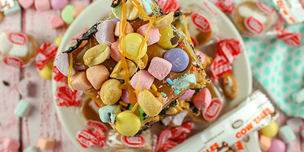 Easter Caramel Peanut Butter Cookie Fudge